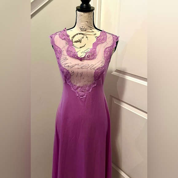 Vintage 1950s Sexy Nightgown/Dress Slip by Blush Intimates. Lilac, Lace, Size M - Picture 9 of 10